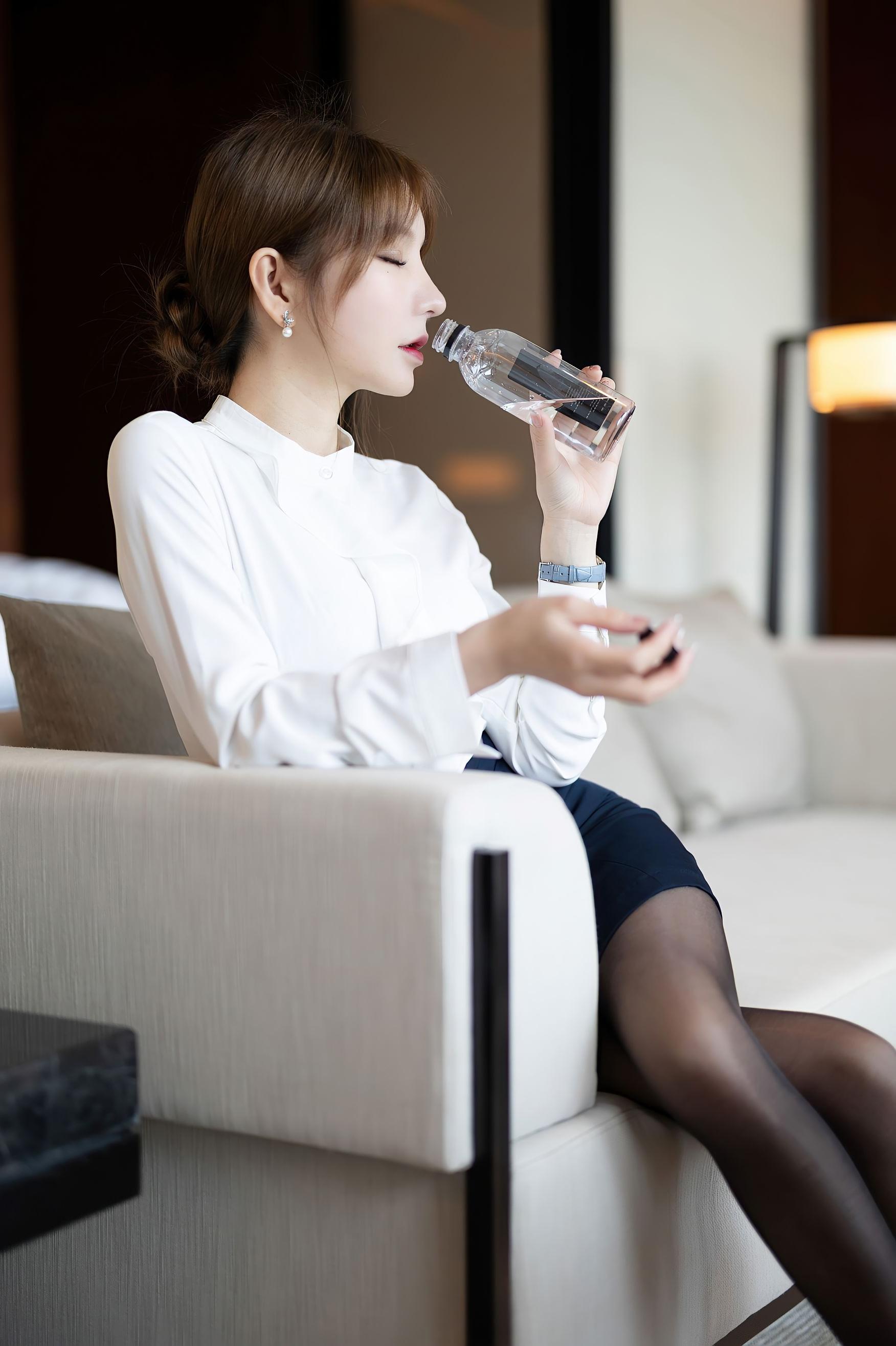 周于希 角色还原摄影写真 4